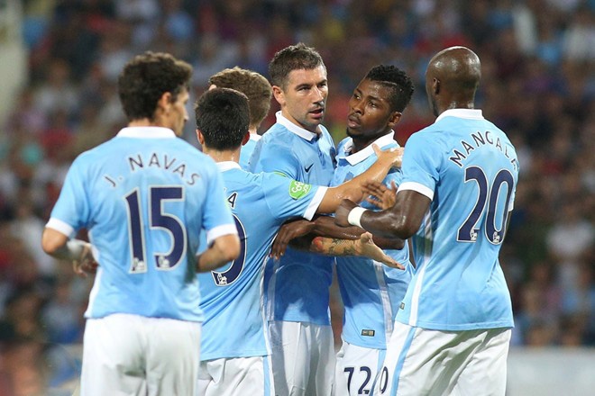 Ban thang tren cham 11 m cua Man City hinh anh