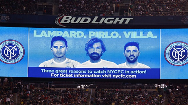 Pirlo doi dau Kaka trong lan dau ra mat New York City hinh anh