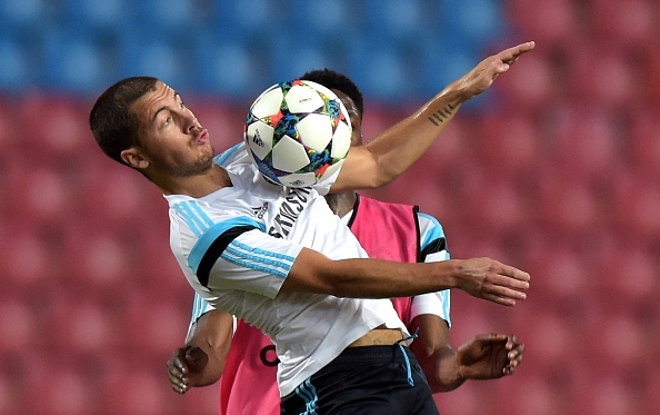 Pha solo an tuong cua Hazard vao luoi Barcelona hinh anh