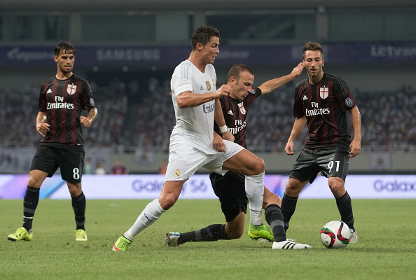 Man trinh dien cua Ronaldo truoc AC Milan hinh anh