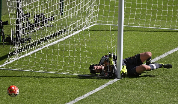 Man trinh dien cua Petr Cech trong lan gap lai Chelsea hinh anh