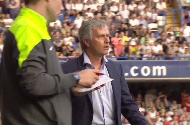 Tinh huong Mourinho noi nong voi doi ngu y te hinh anh