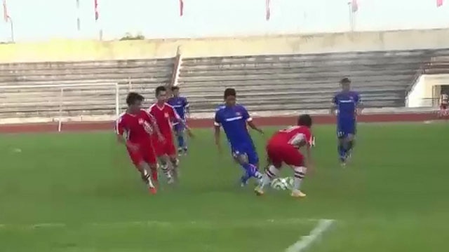 Duc Chinh nang ty so len 2-0 cho U19 Viet Nam hinh anh
