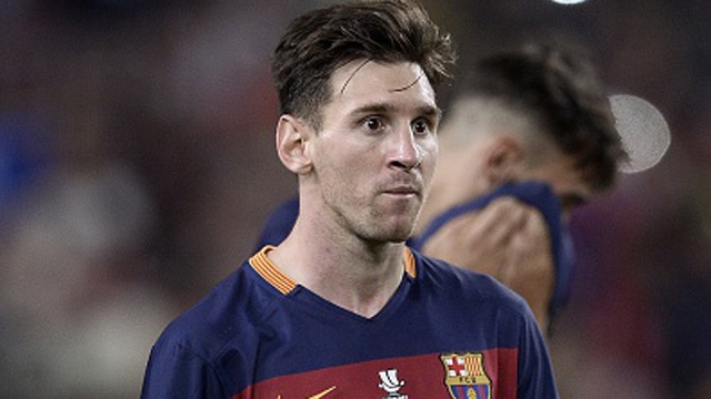 Cau thu Barcelona buon ba nhin doi thu an mung chuc vo dich hinh anh