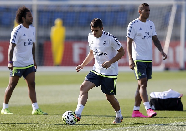 Buoi tap dau tien cua tan binh Kovacic o Real Madrid hinh anh