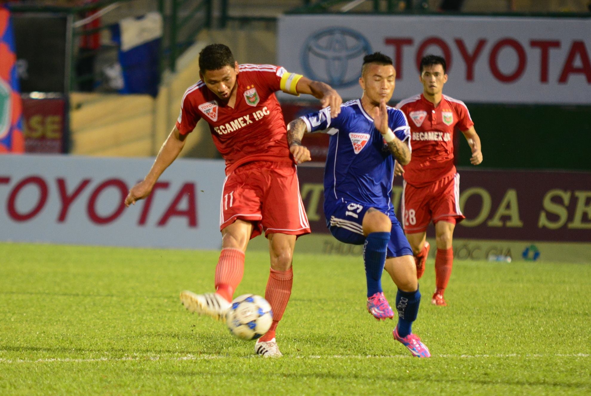 Tong hop tran dau: B. Binh Duong 2-1 Dong Nai hinh anh