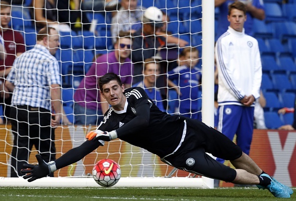 Pha cuu thua tren cham 11 m cua thu thanh Courtois hinh anh