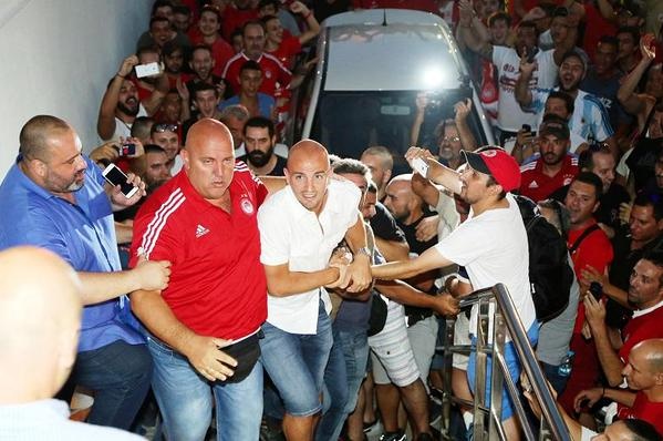 Khung hoang tai chinh anh huong nang ne den bong da Hy Lap hinh anh