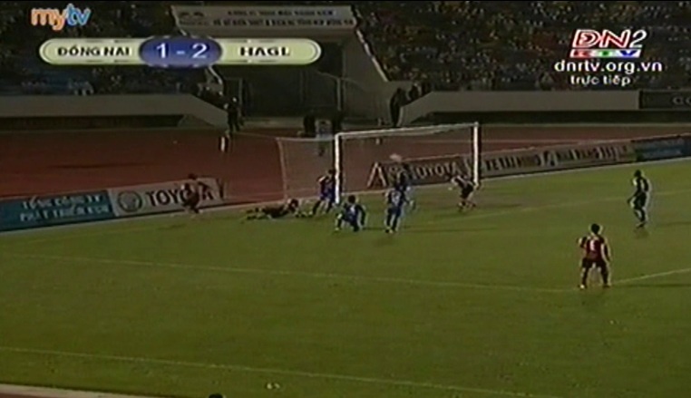 Cau thu Dong Nai danh dau vot xa tu khoang cach 3 m hinh anh