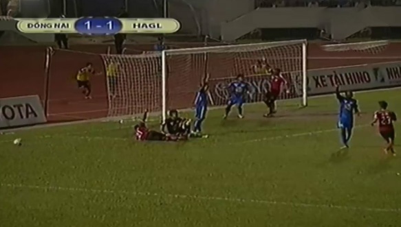 Pha sut hong 11 m cua cau thu Dong Nai hinh anh