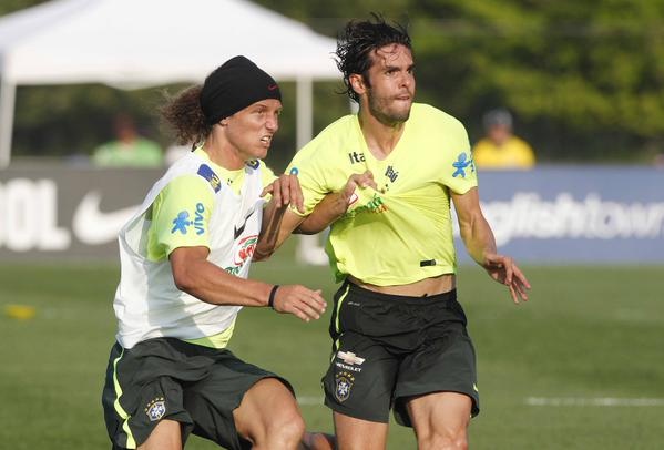 Kaka tich cuc tap luyen trong ngay tro lai tuyen Brazil hinh anh