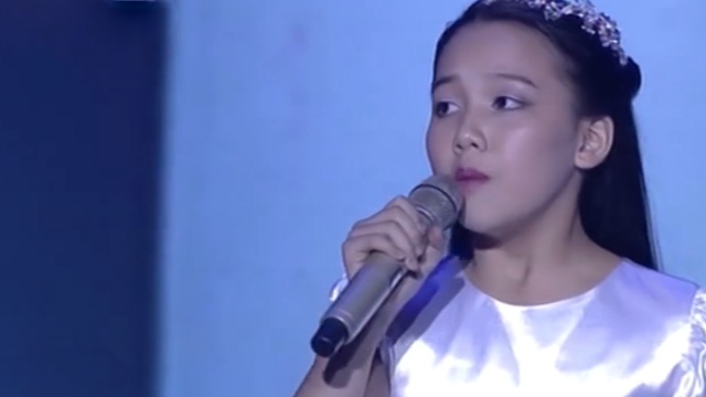 Bui Ha My the hien ca khuc ‘Me oi’ hinh anh