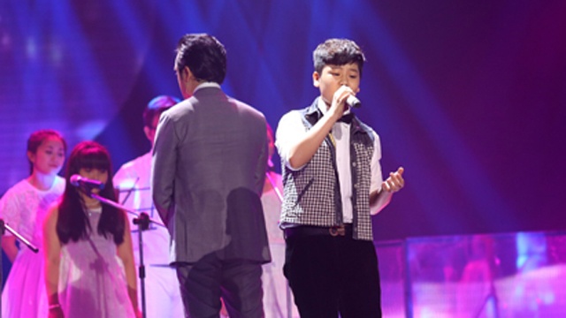 Quang Truong the hien ca khuc ‘Doi tay me’ hinh anh