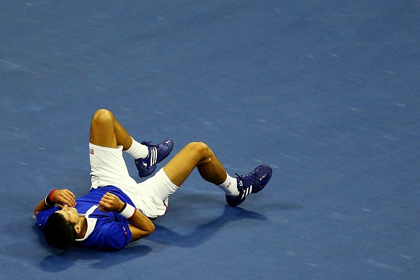 Djokovic nga song soai, tay rom mau vi cu volley cua Federer hinh anh