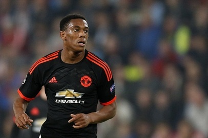 Martial lap cong go hoa cho MU hinh anh