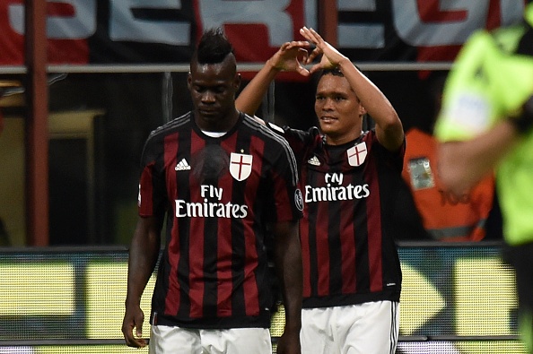 Man ruot duoi kich tinh giua AC Milan va Palermo hinh anh