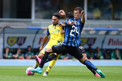 Inter Milan co chien thang thu 4 lien tiep tai Serie A hinh anh