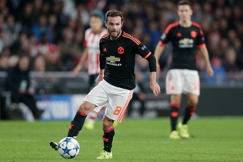 Mata ghi ban sau pha dut diem trung cot doc cua Depay hinh anh