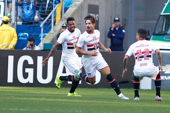 Pha ghi ban dep mat tu khoang cach 30 m cua Pato hinh anh