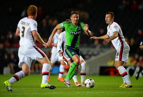 Tong hop tran dau: MK Dons 0-6 Southampton hinh anh