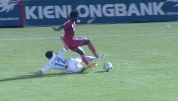 Thanh Hao om mat khoc sau khi lam Abass chan thuong hinh anh