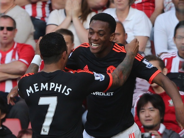 Martial, De Bruyne ghi ban an tuong vong 6 Ngoai hang Anh hinh anh