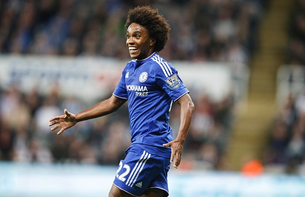 Willian sut phat dep mat khien Casillas dung chon chan hinh anh