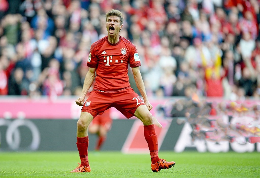 Mueller ghi ban an tuong vong 8 Bundesliga hinh anh