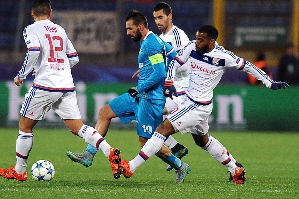 Pha danh got ghi ban khien thu mon chi biet dung nhin hinh anh