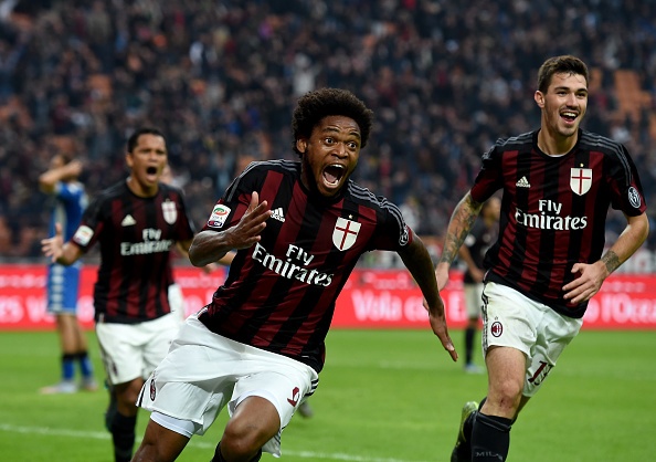 Tong hop tran dau: AC Milan 2-1 Sassuolo hinh anh
