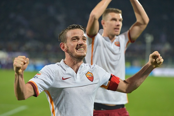 Gervinho but toc tu san nha ghi ban giup AS Roma thang 2-1 hinh anh