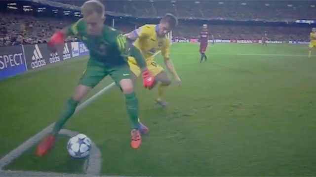 Thu mon ter Stegen lao ra cot co goc lua bong nhu tien dao hinh anh