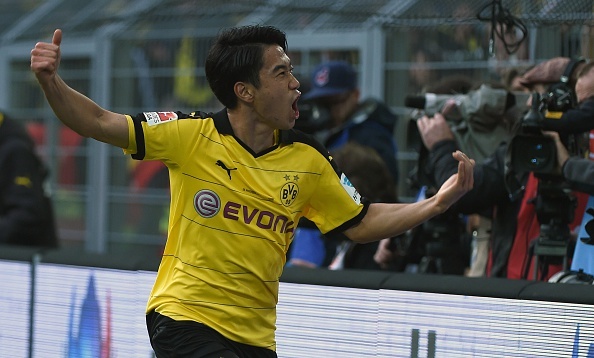 Kagawa lap cong giup Dortmund thang Schalke 3-2 hinh anh
