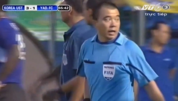 Video trong tai Dinh Dung bi cau thu Myanmar duoi danh hinh anh