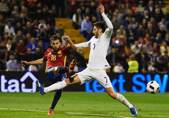 Tong hop tran dau: Tay Ban Nha 2-0 Anh hinh anh