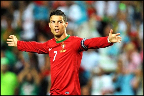 Ronaldo, Bale ghi ban dep nhat vong loai Euro hinh anh