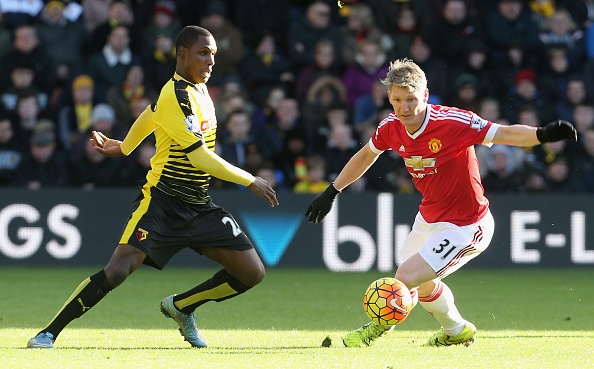 CDV MU vo oa sau pha dut diem cua Schweinsteiger hinh anh