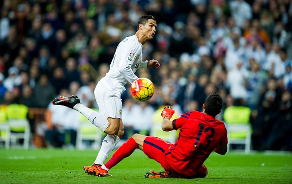 Nhung pha cuu thua cua Bravo khien chan sut Real nan long hinh anh