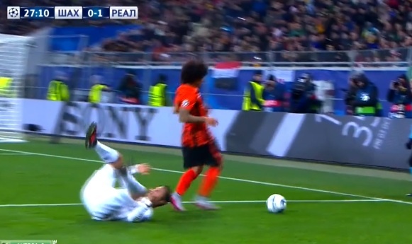 Ronaldo thanh tro cuoi voi pha di bong loi hinh anh