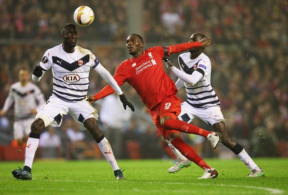 Benteke ghi ban dep nhat loat tran Europa League vua qua hinh anh