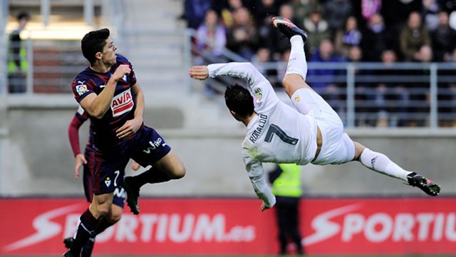 Pha tung nguoi moc bong loi cua Ronaldo hinh anh