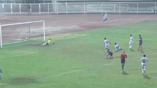 Pha bat bong vung ve cua thu mon Kuwait hinh anh