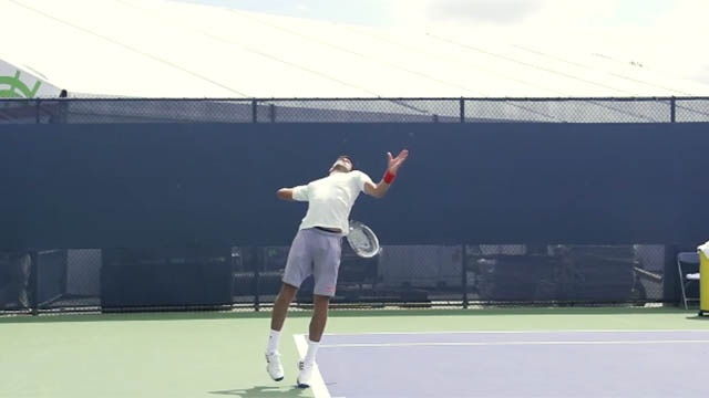 Quay cham cu phat bong cua Novak Djokovic hinh anh