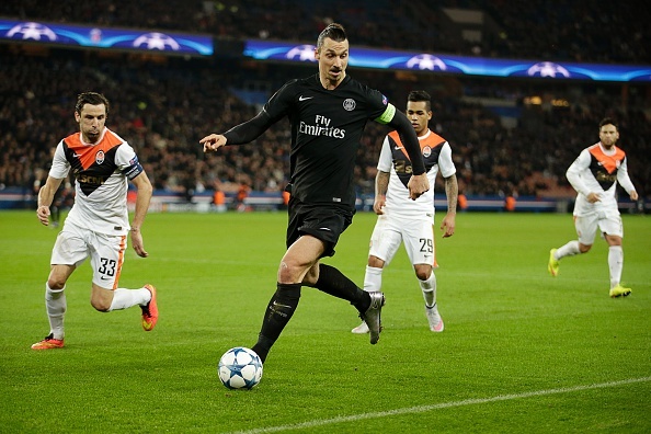 Ibrahimovic lap cong giup PSG vuot qua Shakhtar Donetsk hinh anh