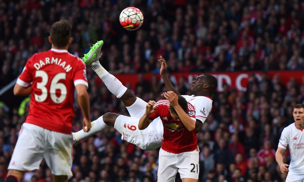 Top 5 ban thang dep luot di Ngoai hang Anh hinh anh