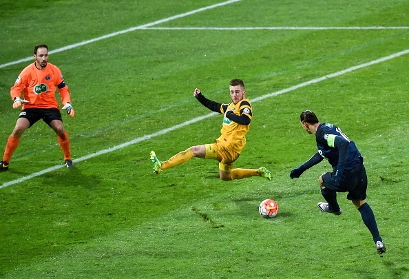 Ibrahimovic giup PSG vat va thang doi hang 4 hinh anh