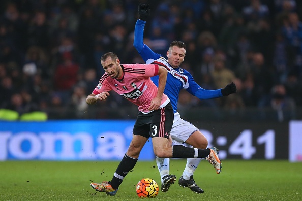 Juventus ap sat ngoi dau sau chien thang Sampdoria hinh anh