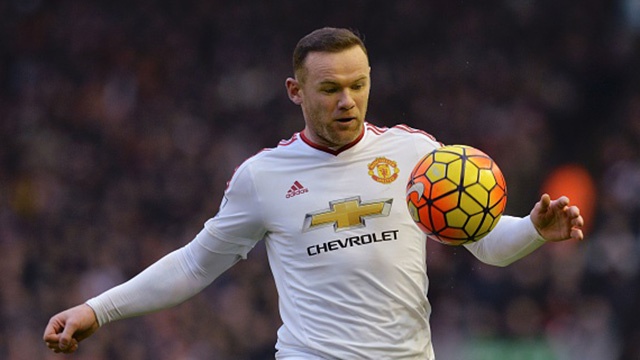 Rooney volley mo ty so cho MU truoc Liverpool hinh anh