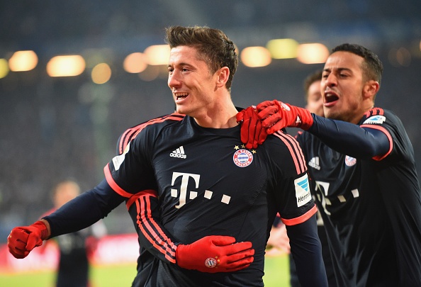 Ban thang may man cua Lewandowski hinh anh