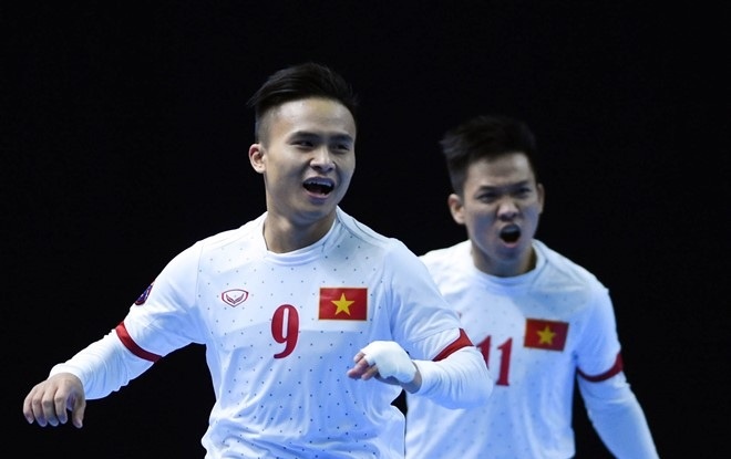 Video chien thang 8-1 cua tuyen futsal Viet Nam hinh anh